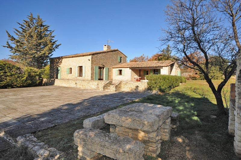 Near Gordes, nice stone house with swimming pool and breathtaking views